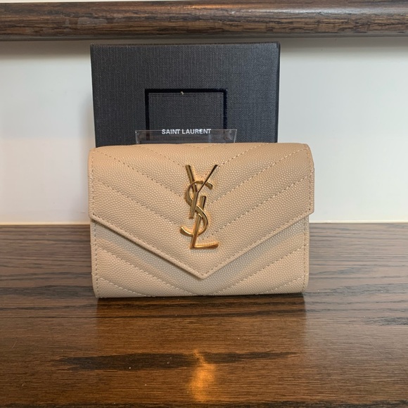 Yves Saint Laurent Cream Quilted Wallet with Gold Hardware - Picture 5 of 5
